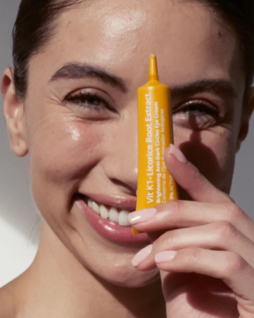 Contorno de Ojos Iluminador Antiojeras
